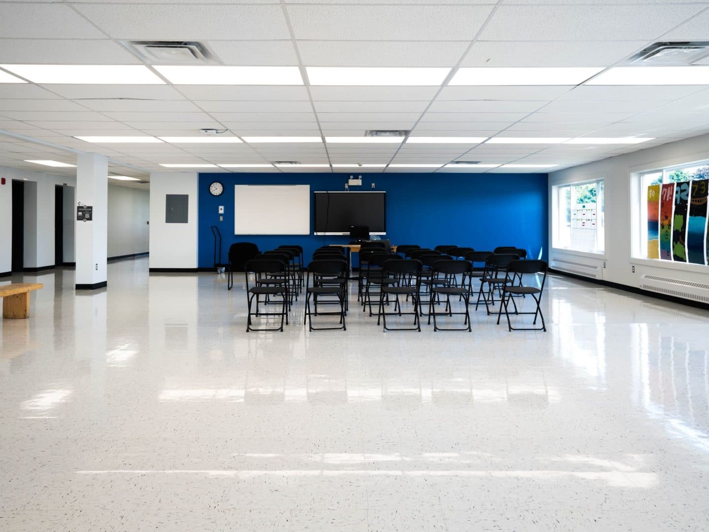École modulaire ,vu d'une classe , créer par la compagnie AMB