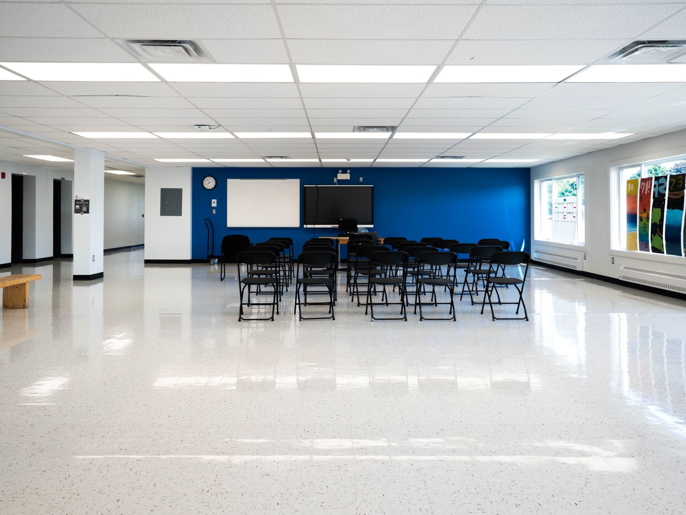 École modulaire ,vu d'une classe , créer par la compagnie AMB