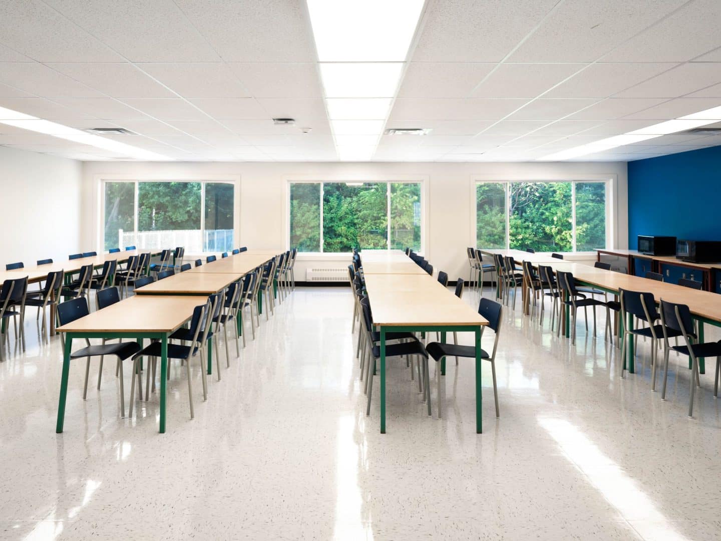 École modulaire ,vu d'une classe , créer par la compagnie AMB