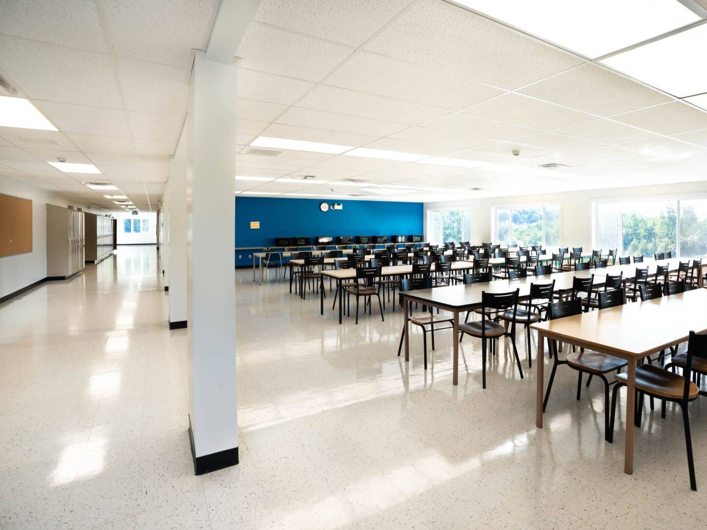 École modulaire ,vu d'une classe , créer par la compagnie AMB