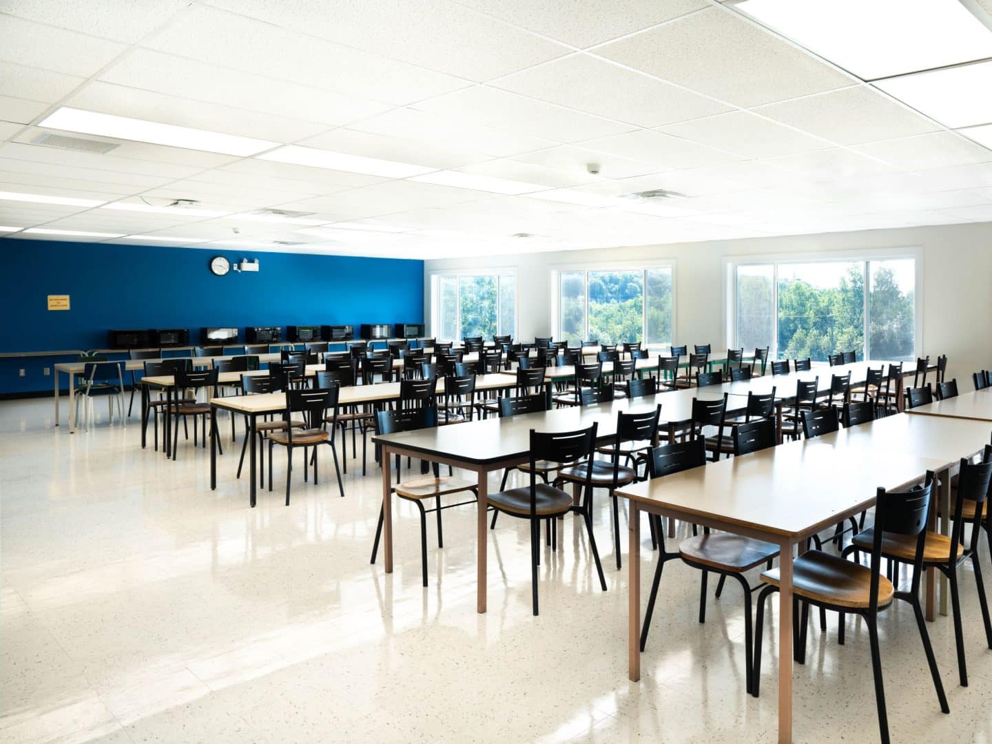 École modulaire ,vu d'une classe , créer par la compagnie AMB