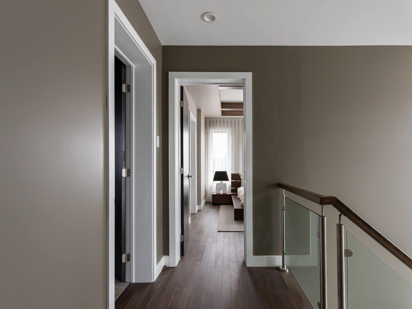 Magnifika two-storey prefabricated house in contemporary style. View of the upstairs corridor.